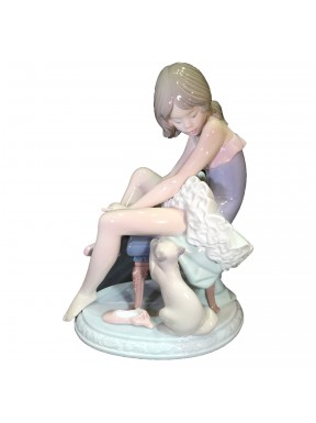 Figura Porcelna LLadro Preparándose para ballet