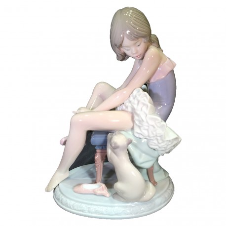 Figura Porcelna LLadro Preparándose para ballet